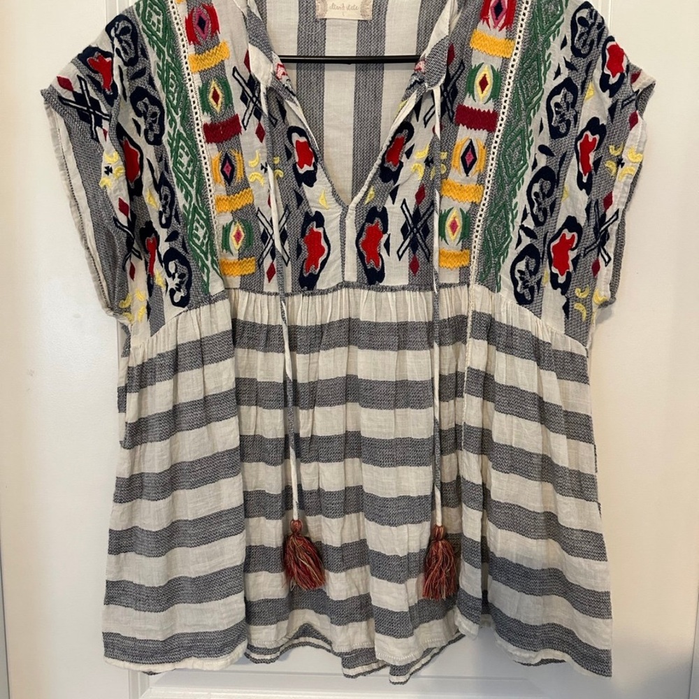 Altar'd State Multicolored Graphic Short Sleeve Blouse